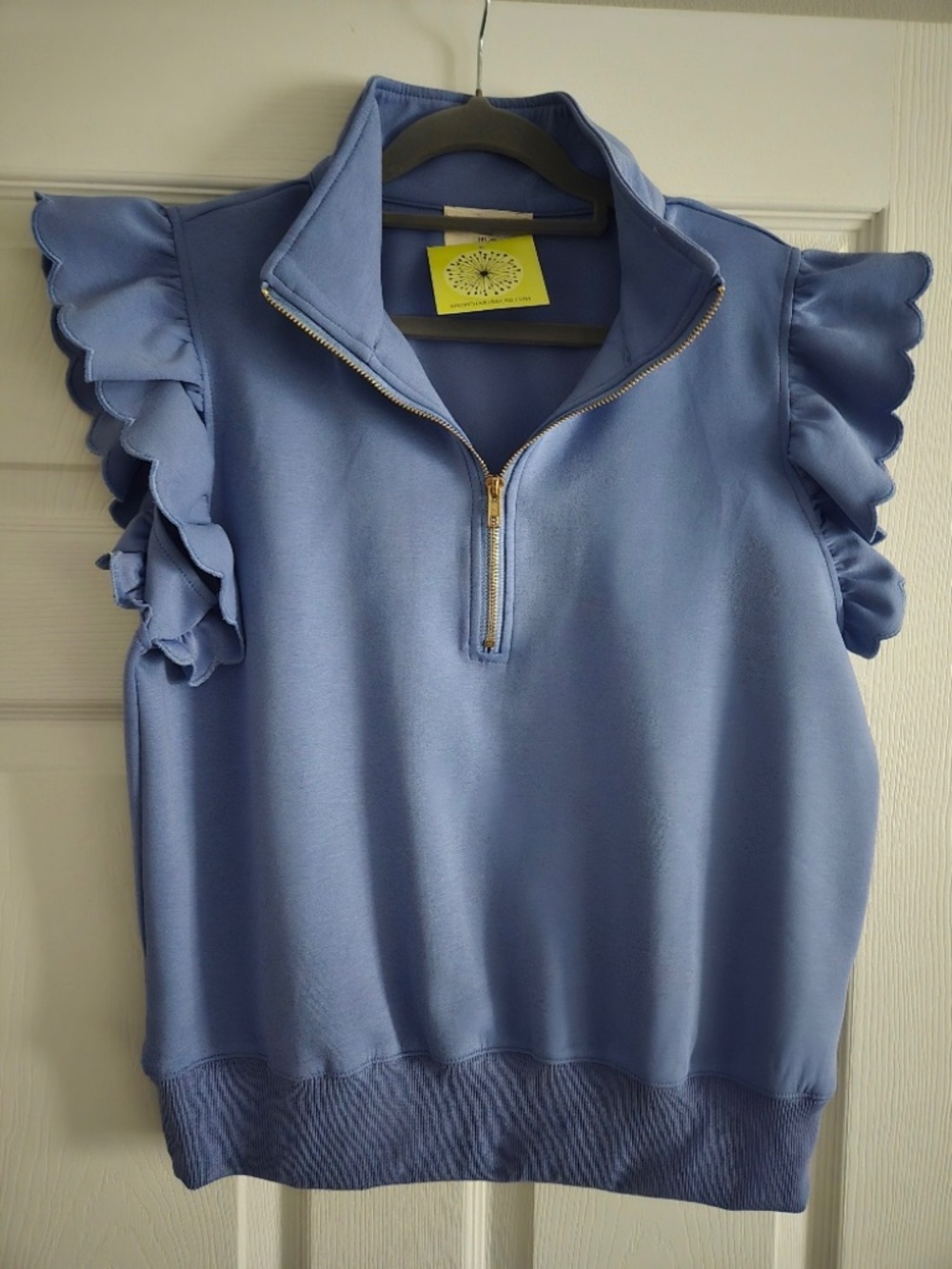 BNWT Umgee Adley Scallop + Zipper Top